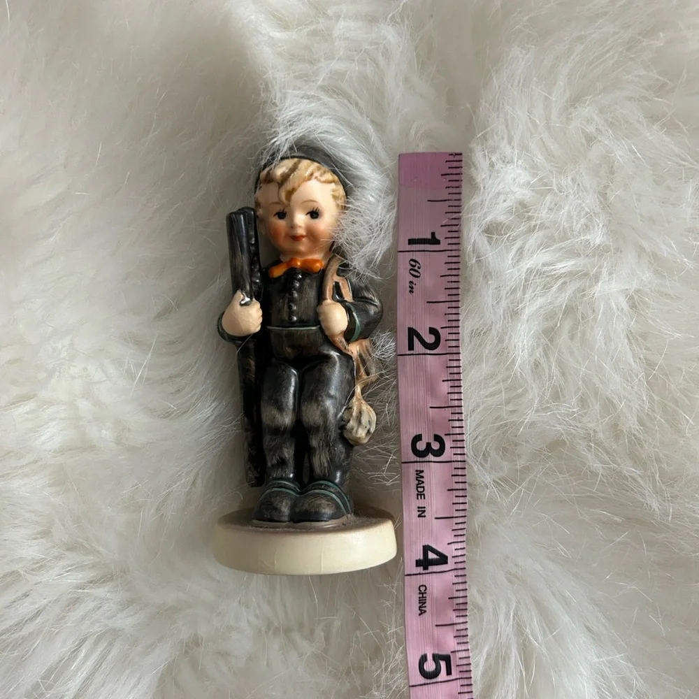 M I Hummel M. I. Hummel ** Chimney Sweep 6